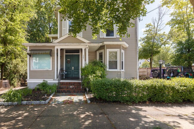Primary Photo - 327 Lafayette St