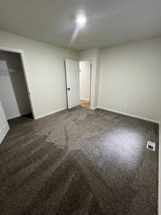 Building Photo - 1908-1910-1910 Arlene Dr