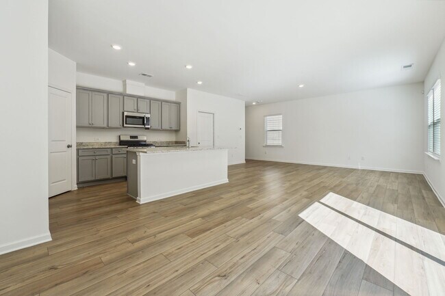 Building Photo - 633 Groover St