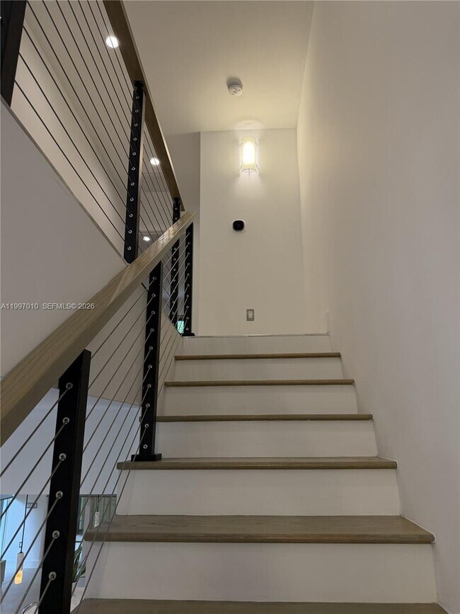 Building Photo - 540 SW 6th Ave