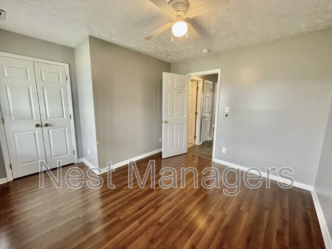 Building Photo - 123 Howell Pl