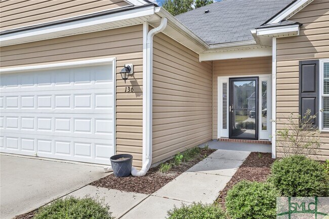 Building Photo - 136 Waverly Way