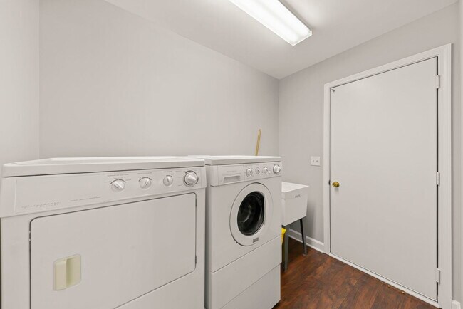 Building Photo - 120 Iliad Dr