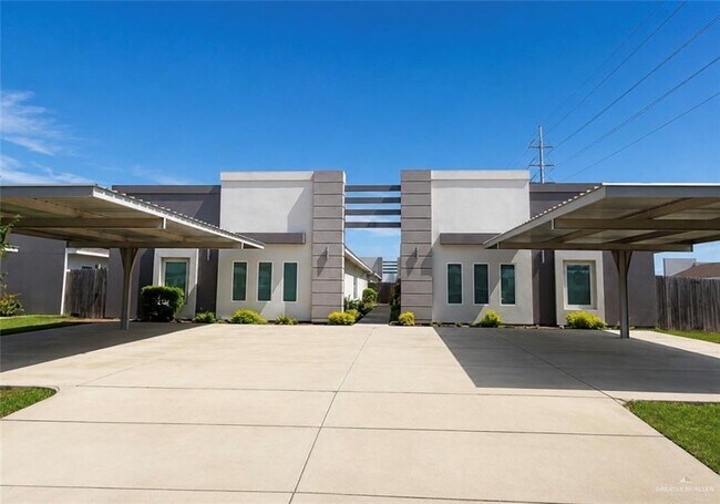 Building Photo - 3101 W Sandlewood St