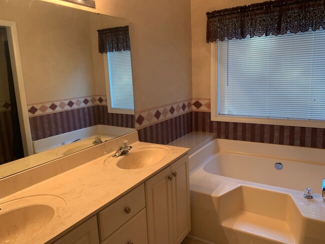 Building Photo - Three Bedroom, 2 Bath Home in Longs. Available Soon! Carolina Room, Enclosed Patio, Two Car Garag...
