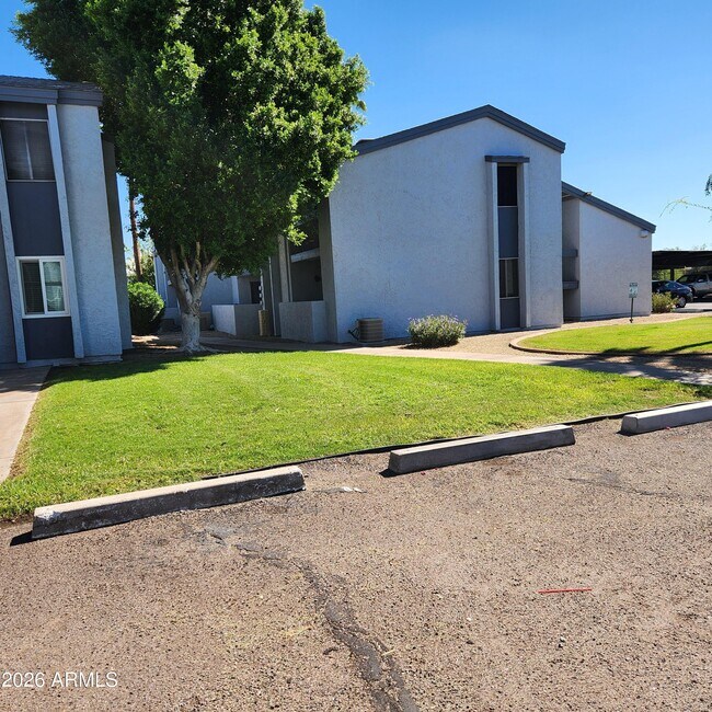 Building Photo - 7550 N 12th St