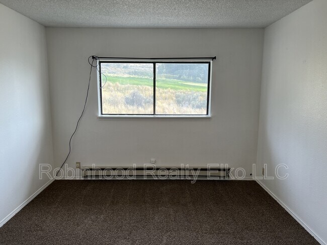 Building Photo - 395 Parkchester Dr
