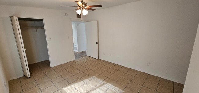 Building Photo - 2064 N Willow Ave