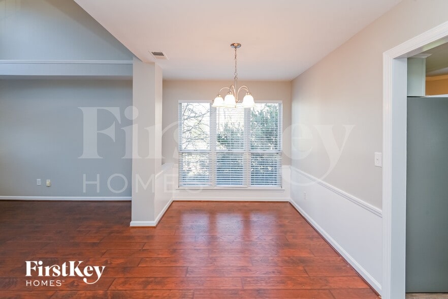 Building Photo - 10706 Trumble Ln