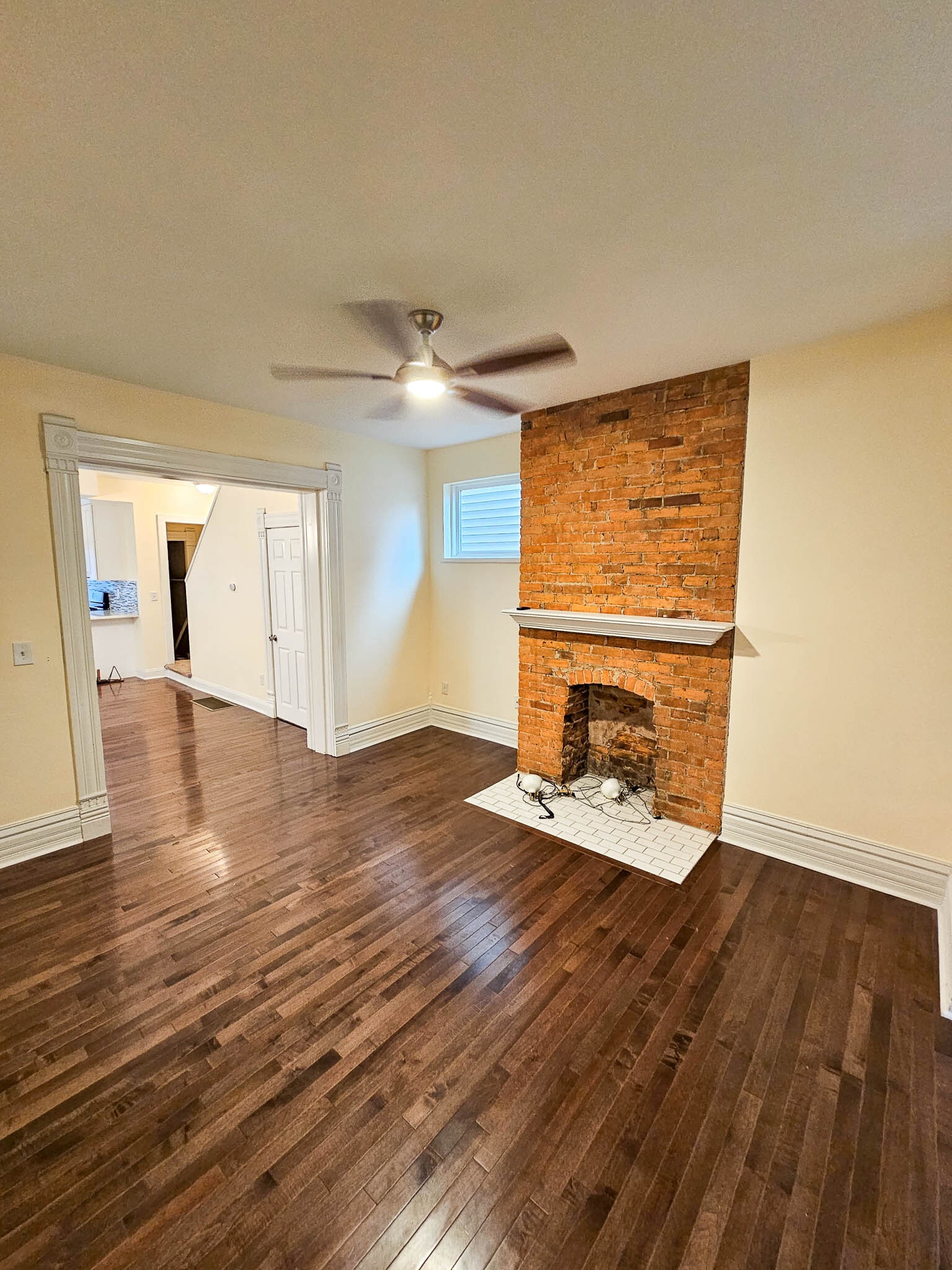 Building Photo - 389 W 4th Ave