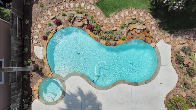 Building Photo - 14207 Jade Cove Dr
