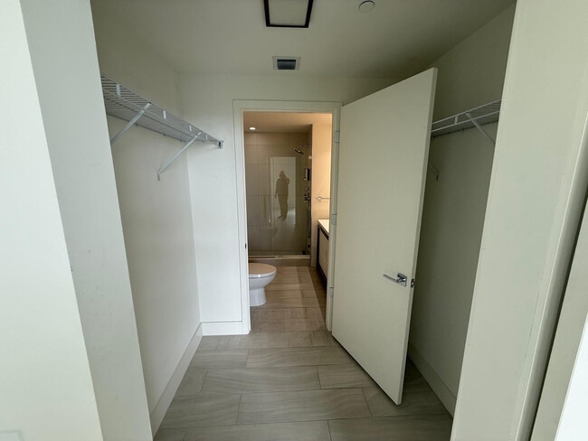 Building Photo - 2000 Metropica Wy