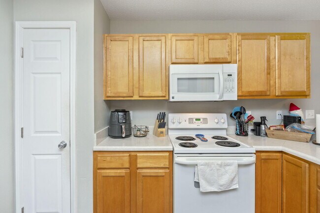 Building Photo - 2139 Tom St