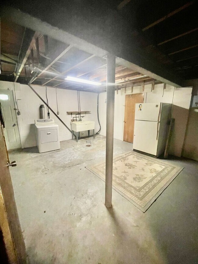 Building Photo - 3 Bed 2 Bath- Hopewell Township Pa!