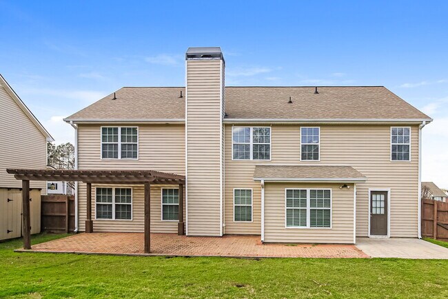 Building Photo - 1500 Riverbrooke Way NE