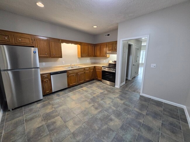 Building Photo - 301 Hickory Pl