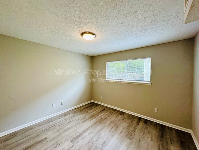 Building Photo - 211 Sunn Aire Ct