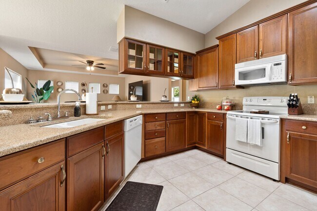 Building Photo - Fully furnished home