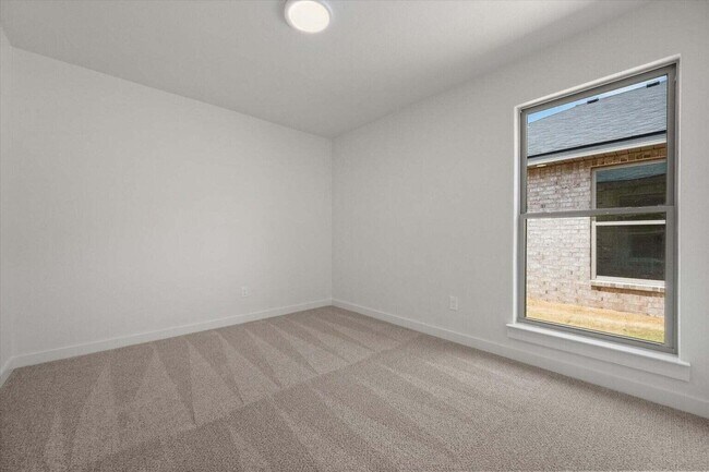 Building Photo - 2414 Bryan Ave