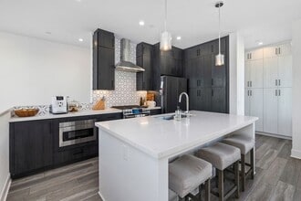 Building Photo - Beautiful upgraded 3 bedroom townhome with 2 car garage!