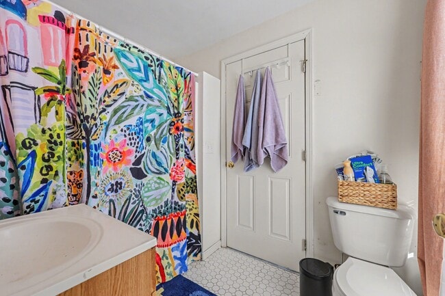 Building Photo - 412 N Thayer St