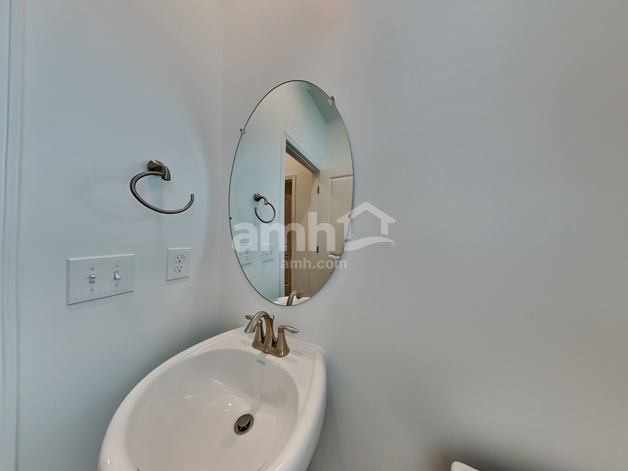 Building Photo - 1112 Heritage Blvd