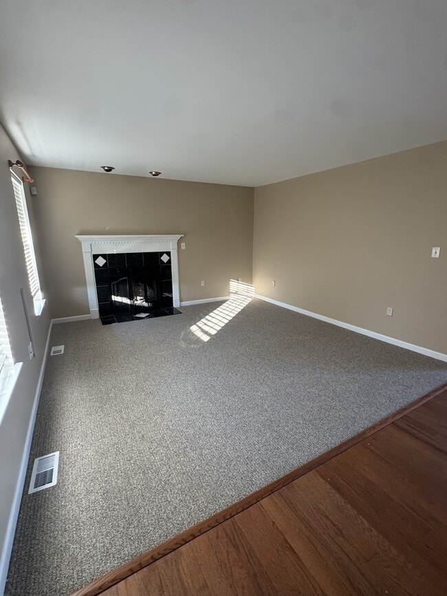 Building Photo - 6060 Oxbridge Dr