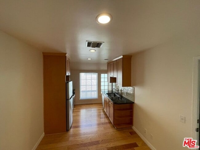 Building Photo - 3192 Queensbury Dr