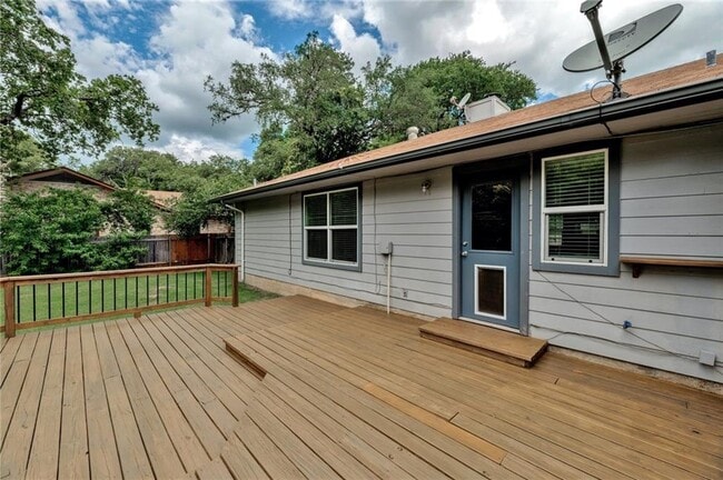 Building Photo - 5616 Oak Blvd