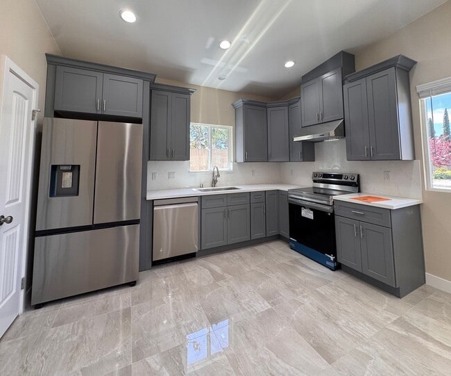 Building Photo - ADU Fountain Valley