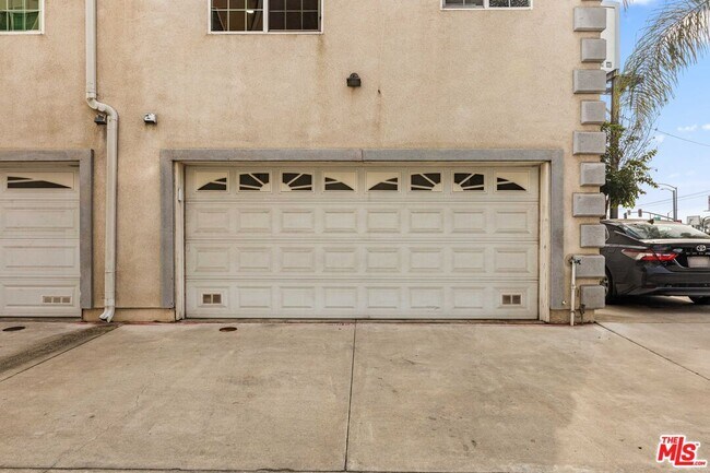 Building Photo - 11738 Valley View Ave