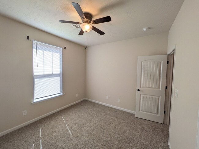 Building Photo - 859 Westlawn Dr