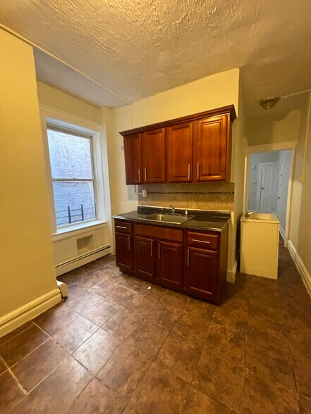376 Park Ave 3 - 369 Park Ave