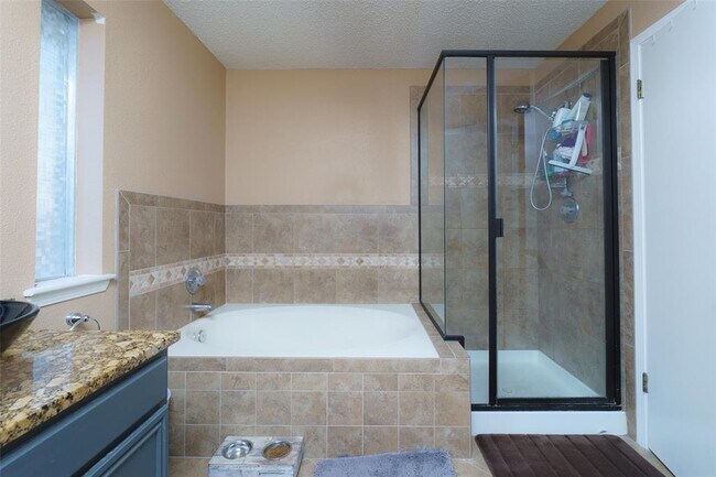 Building Photo - 6700 Carisbrooke Ln