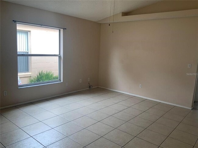 Building Photo - 1705 Chatham Cir