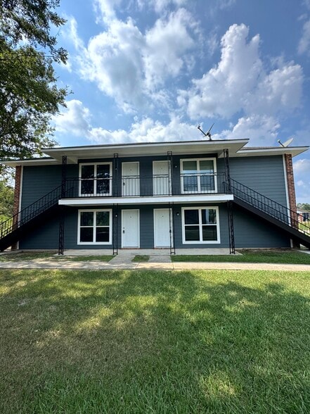 Primary Photo - 1634 Clear Lake Ave