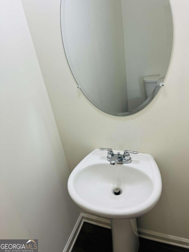 Building Photo - 404 Union Station St