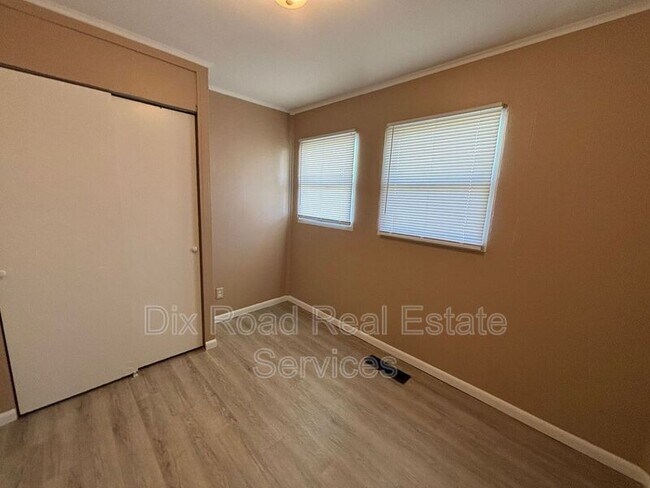 Building Photo - 1422 Honeybee Dr