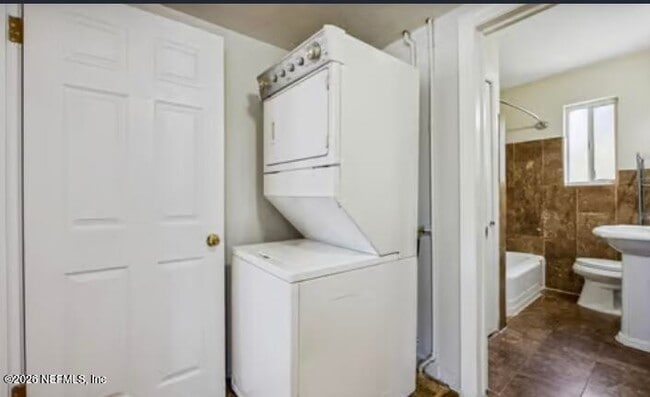 Building Photo - 2159 Riverside Ave