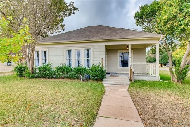 Building Photo - 1319 Davis St