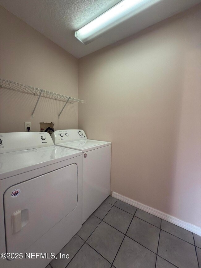 Building Photo - 630 2nd St S