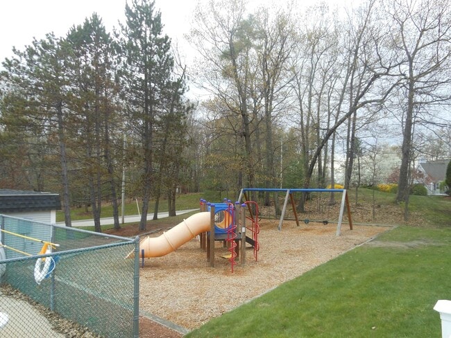 Building Photo - 5 Gleneagle Dr