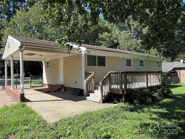 Building Photo - 109 Pine Inn Dr