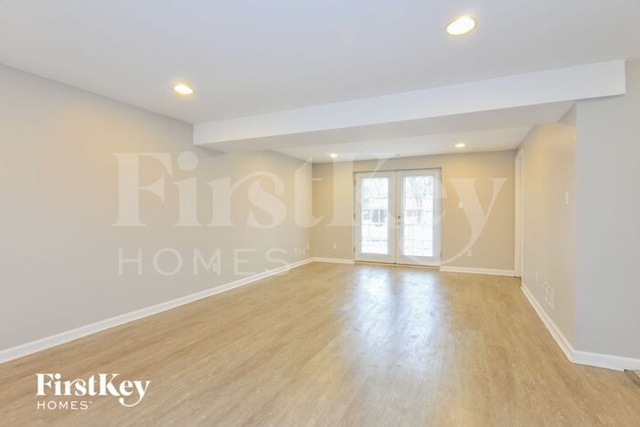 Building Photo - 1562 Glenage Dr
