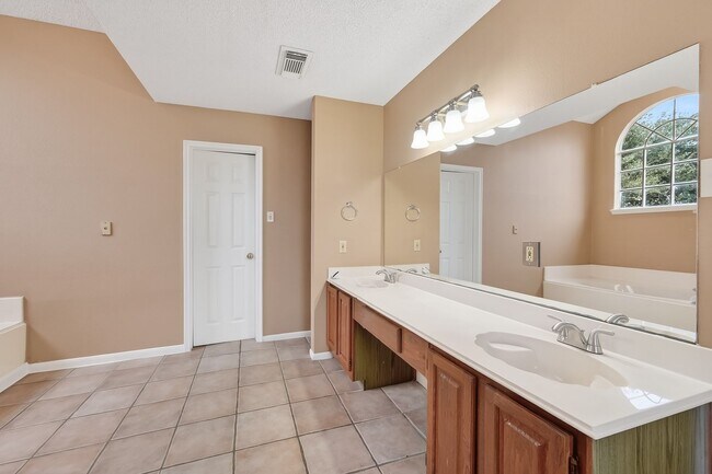 Building Photo - Bear Creek South