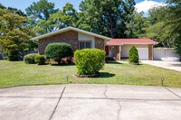 Building Photo - 606 Hilliard Dr