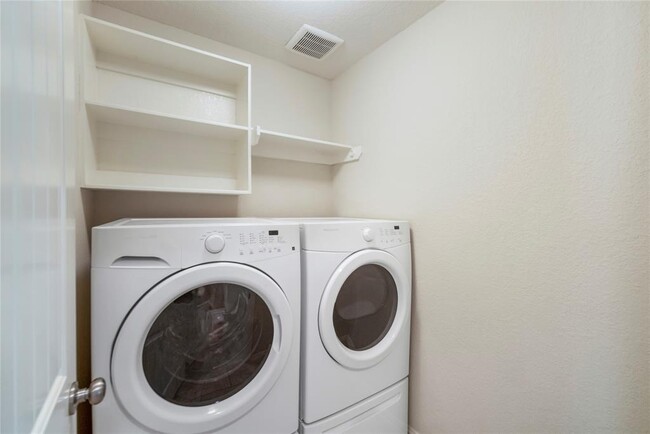 Building Photo - 16602 Highland Country Dr