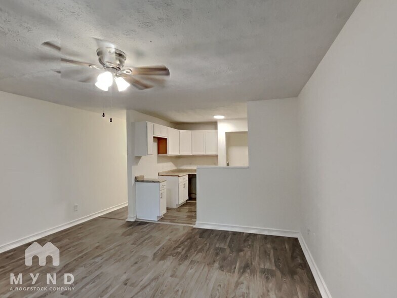 Building Photo - 605 Cedar Ave NW