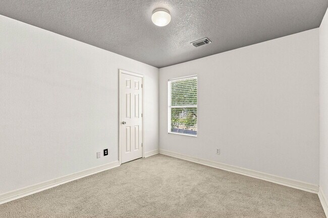 Building Photo - 18318 Alemarble Oak St