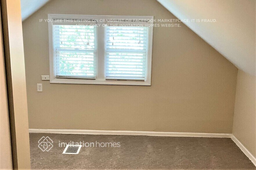 Building Photo - 4N157 7th Ave